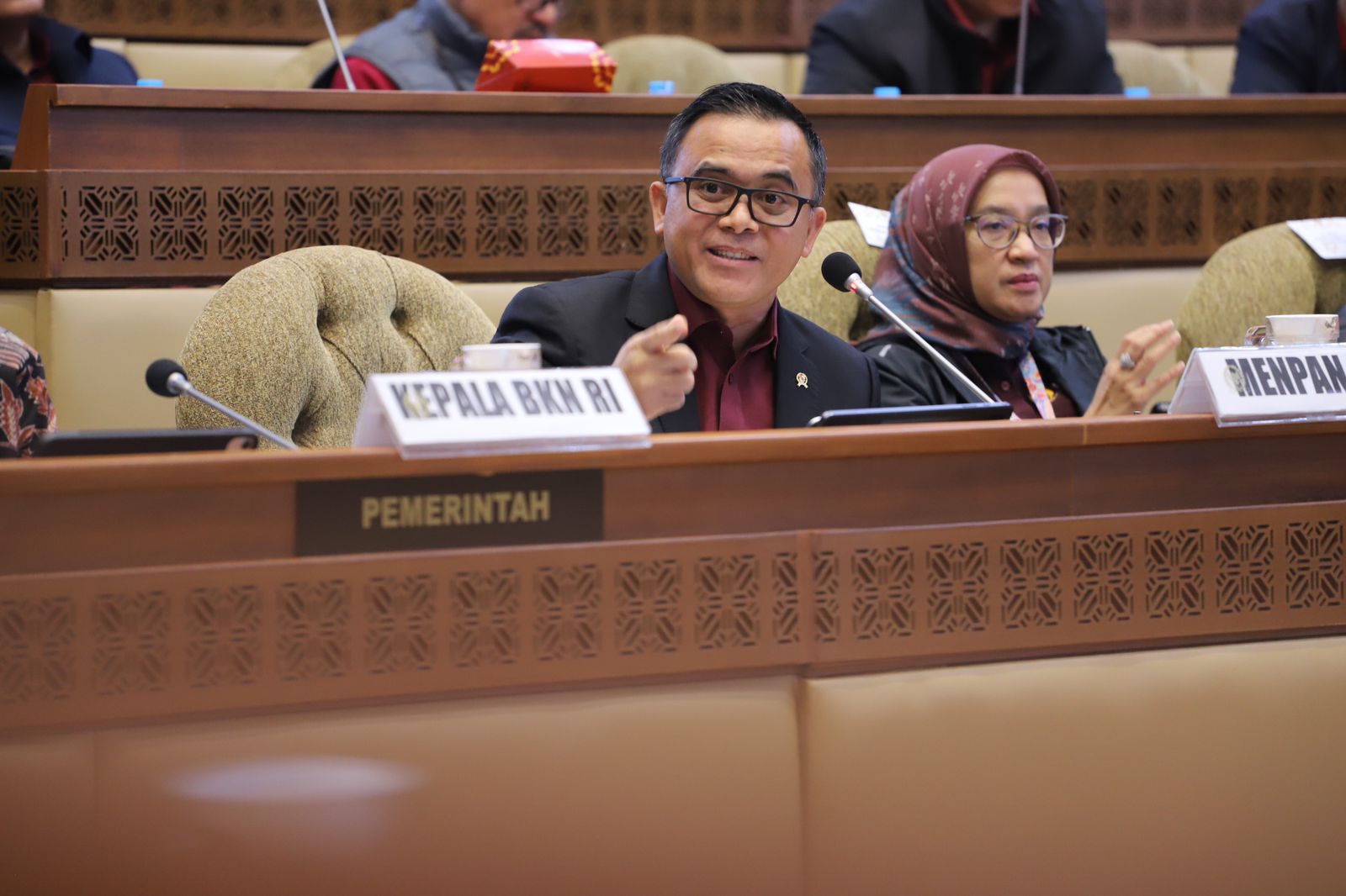Menteri PANRB Abdullah Azwar Anas dalam Rapat Kerja dengan Komisi II DPR RI, di Komplek DPR-MPR RI, Jakarta, Rabu (17/01).